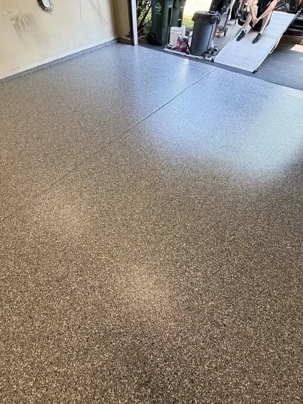 Brown and grey flake floor in a garage bay