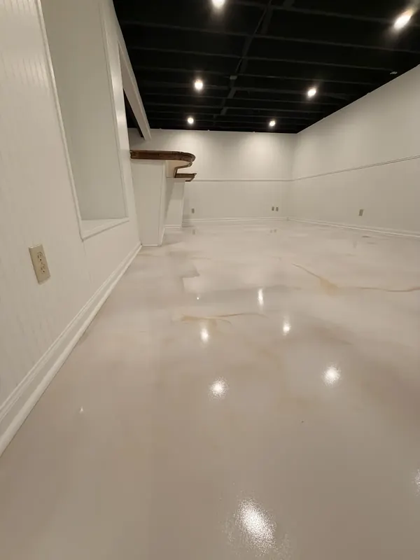 Marbled cream metallic floor